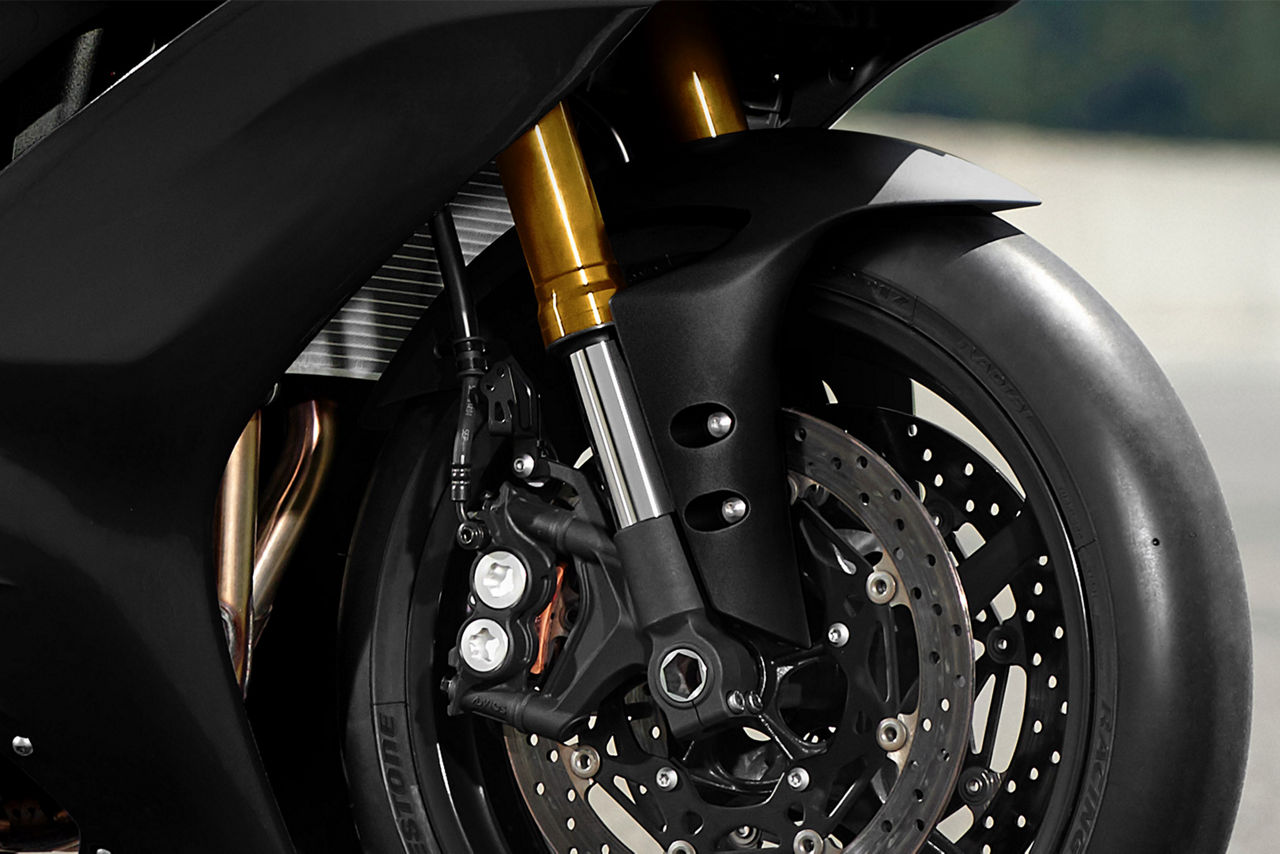 High-specification R1-type front forks                                                                                                                                                                                                                    