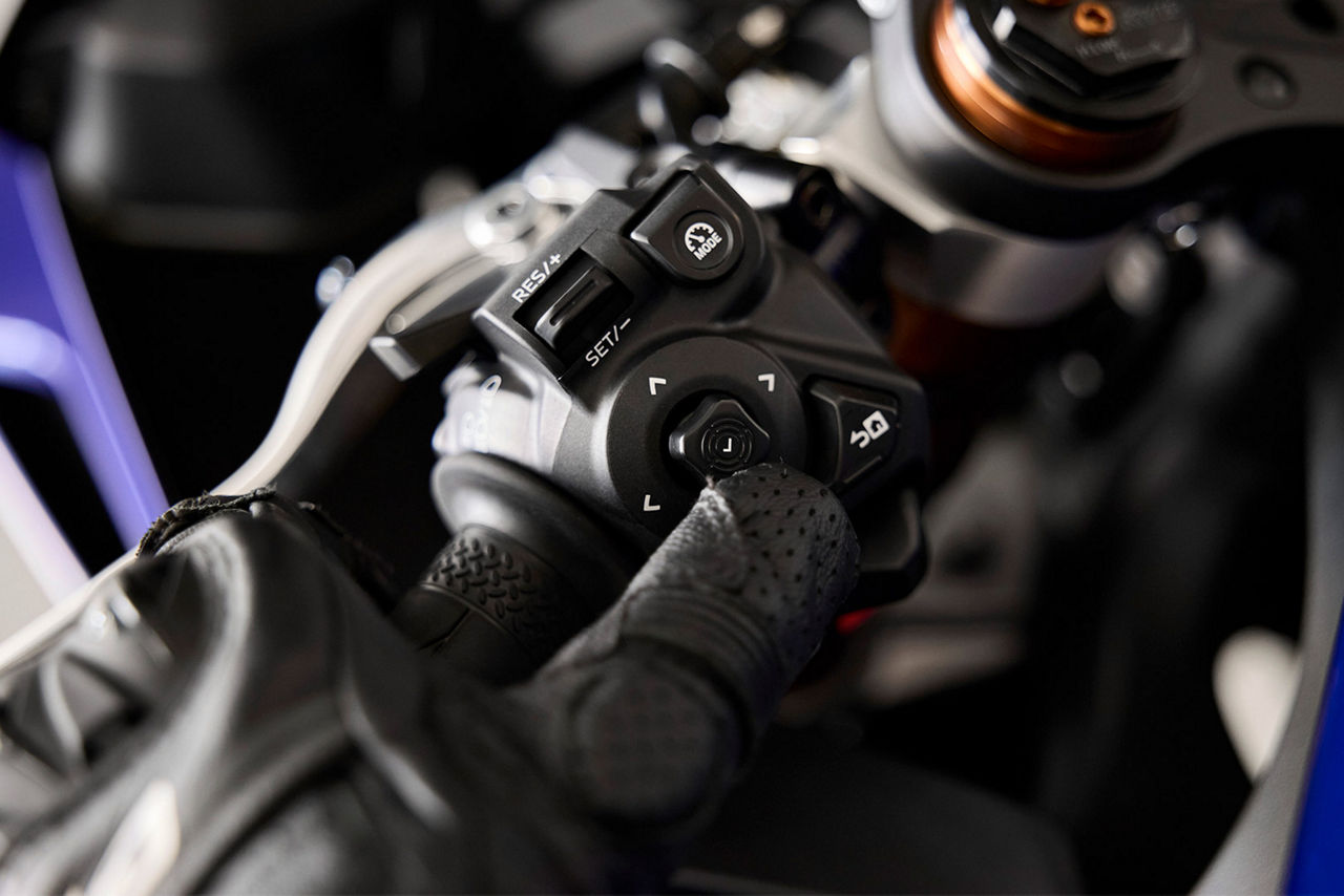 Intuitive switchgear & controls                                                                                                                                                                                                                           