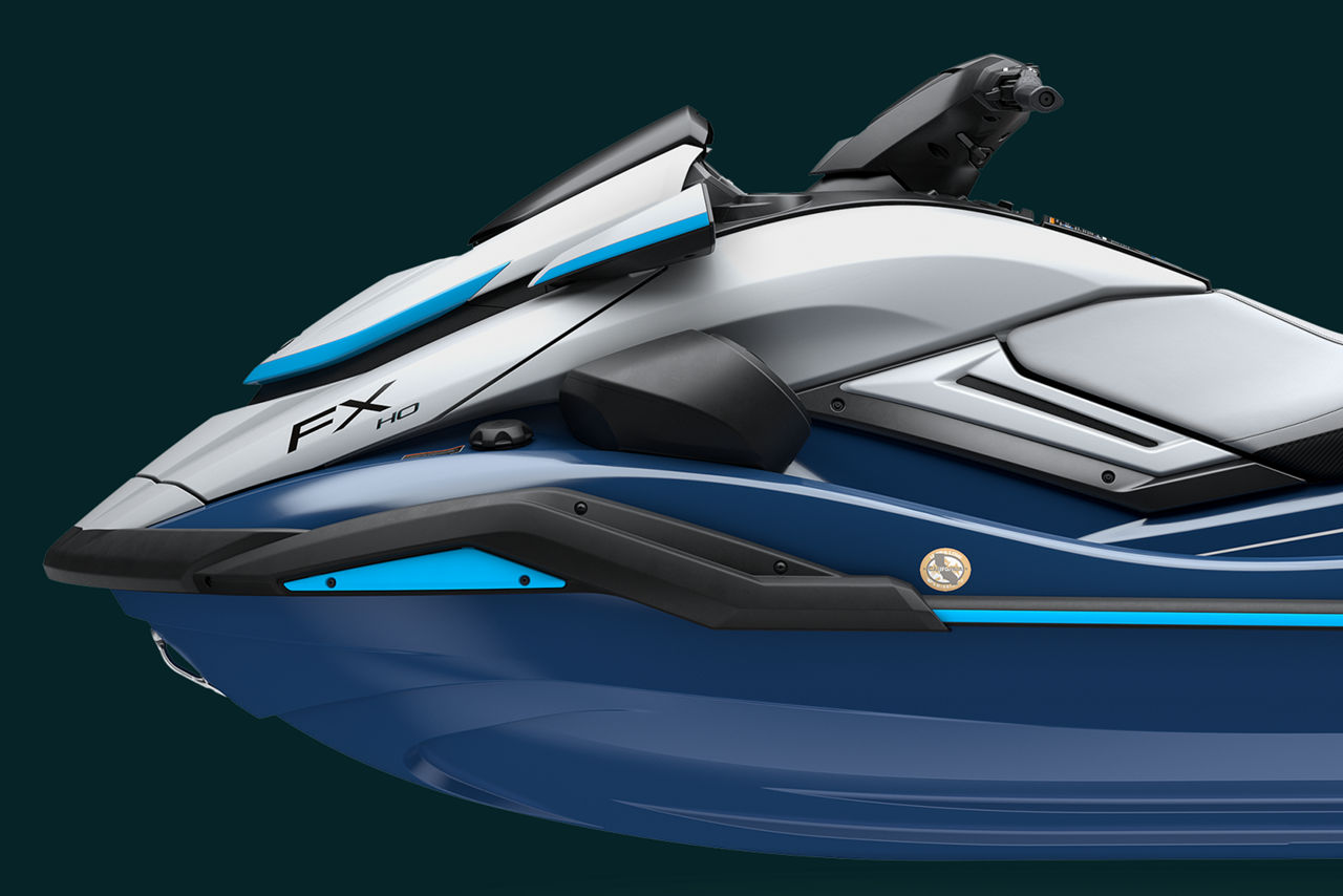 Large & Comfortable Performance Hull                                                                                                                                                                                                                      