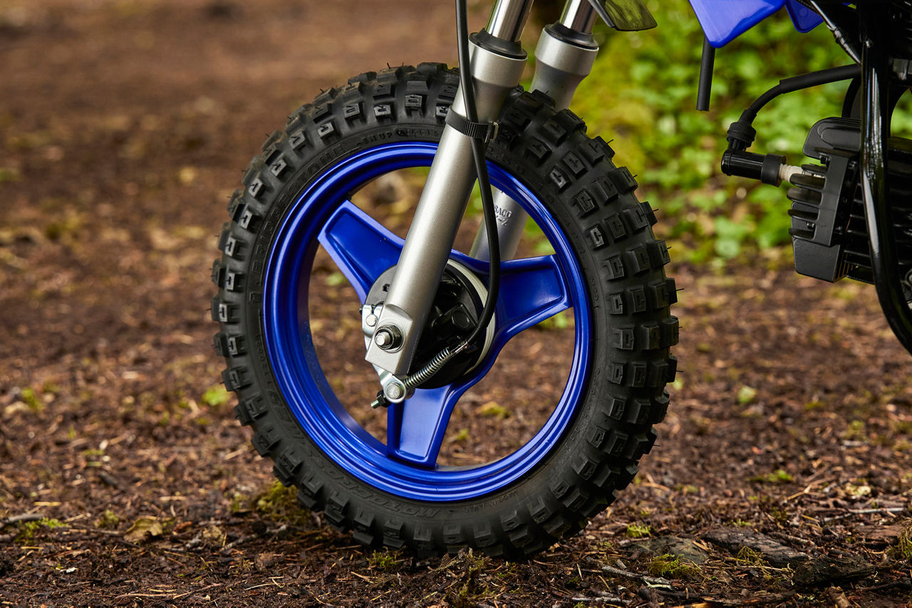 Strong 3-spoke steel wheels                                                                                                                                                                                                                               